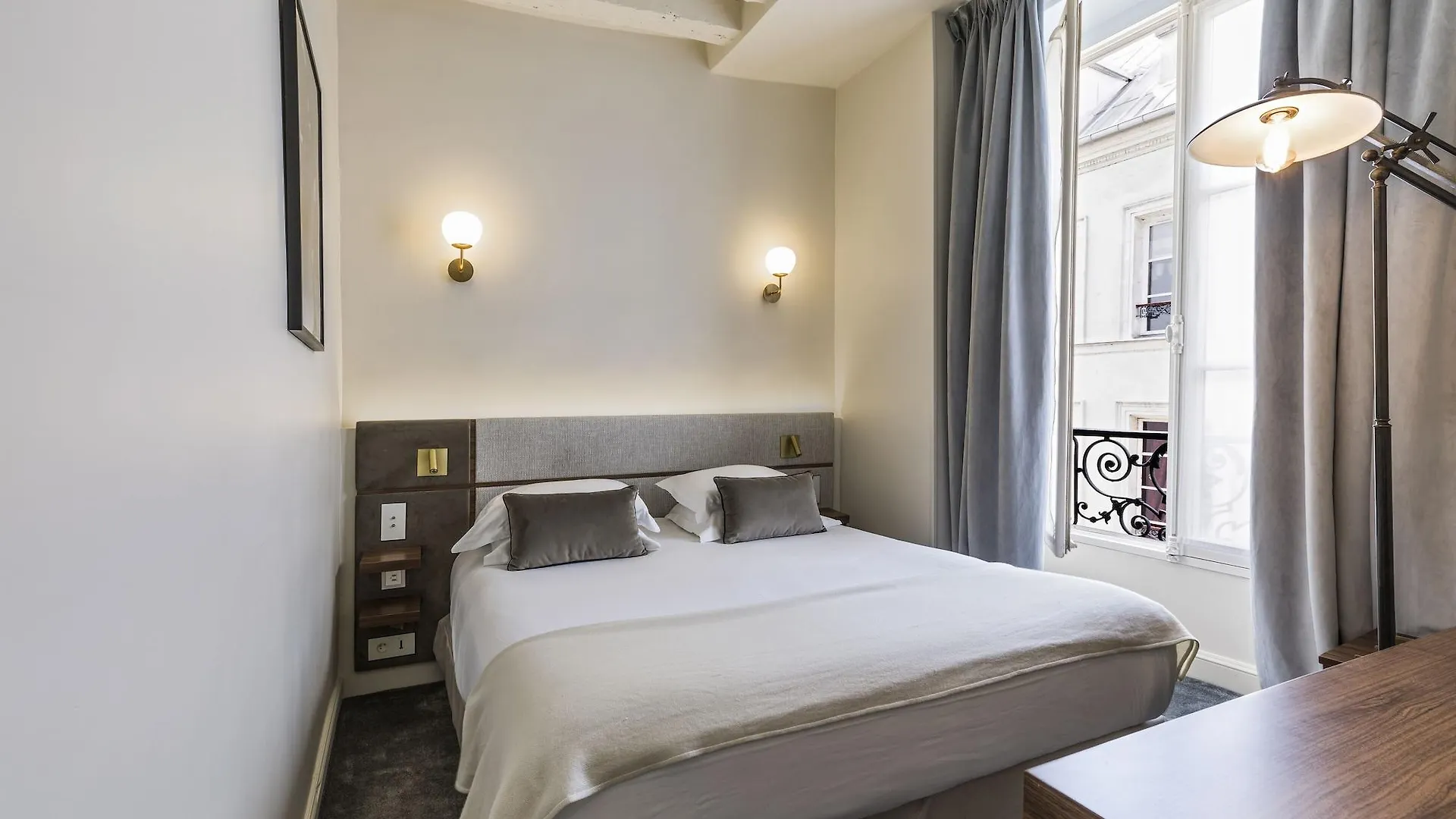 Verneuil Saint Germain Hotel